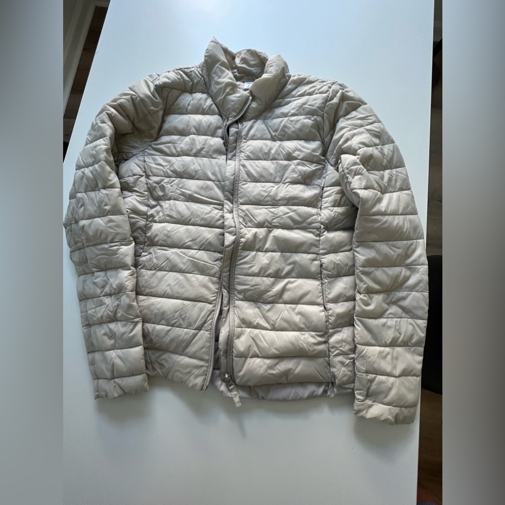 Women’s M - Tall Old Navy Puffer Jacket Crème Colored